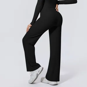 Rückansicht einer schwarzen Yoga-Hose mit hoher Taille und weitem Bein für Fitness