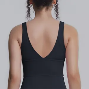 Vista posteriore di un reggiseno sportivo nero ad alto supporto con scollo a V per yoga