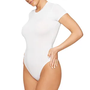 Body bianco a maniche corte da donna con vestibilità aderente e scollo rotondo
