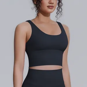 Vista dettagliata del reggiseno sportivo nero ad alto sostegno in tessuto traspirante.