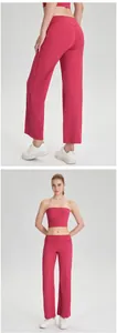 Vista frontal y trasera del conjunto de yoga rosa con pantalón ancho y top tubo