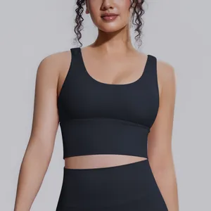 Dettaglio in primo piano di un reggiseno sportivo nero ad alto impatto per il fitness