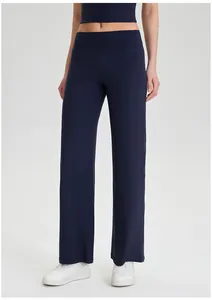 Pantalones de yoga azul marino para mujer, de pierna ancha y tela transpirable fitness.