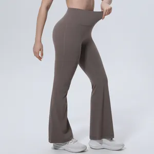 Vue détaillée du pantalon de yoga évasé à taille haute montrant la taille élastique