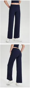 Vista detallada de los cómodos pantalones de yoga azul marino con cintura alta y pernera ancha