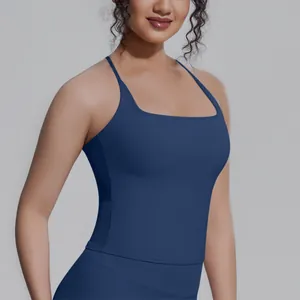 Detailaufnahme des dunkelblauen nahtlosen Yoga-Tops mit quadratischem Ausschnitt