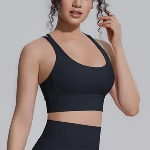 Primo piano del reggiseno sportivo nero antiurto ideale per fitness e yoga professionale