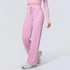 Detailansicht der rosa weit geschnittenen Yogahose mit hohem Bund und Kordelzug-Bund