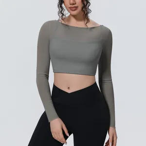 Top corto da yoga grigio a maniche lunghe in rete con design a finto due pezzi sportivo