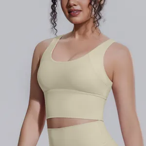 Dettaglio del reggiseno sportivo giallo pallido ad alto impatto per yoga e fitness