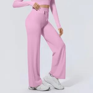 Detailansicht der rosa weit geschnittenen Yogahose mit hohem Bund und dem Kordelzug