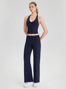 Elegante conjunto de yoga azul marino con pantalones de pierna ancha y top halter mujer