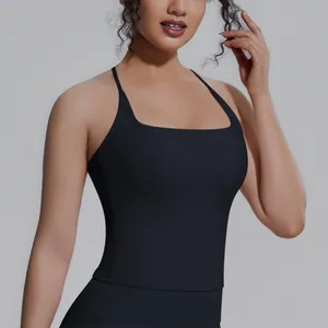 Nahaufnahme eines schwarzen Sport-Tops mit eckigem Ausschnitt für Yoga und Fitness