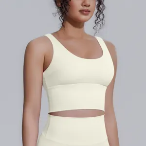 Vista dettagliata del reggiseno sportivo da yoga color crema ad alto impatto e vestibilità