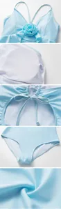 Détails d'un maillot de bain une pièce bleu clair avec une élégante décoration de rose 3D