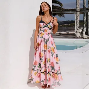 Elegante roze bloemen maxi badpak uit één stuk voor strandvakanties aan zee