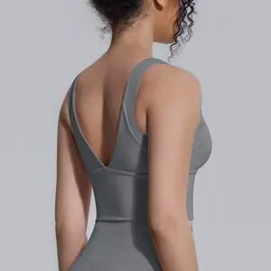 Vista dettagliata del retro di un reggiseno sportivo grigio ad alta intensità.