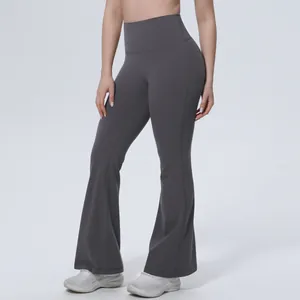 Vue détaillée du pantalon de yoga évasé gris foncé à taille haute pour fitness et sport femme