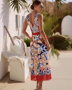 Elegantes Damen-Midikleid mit V-Ausschnitt, Majolika-Print und roter Schärpe