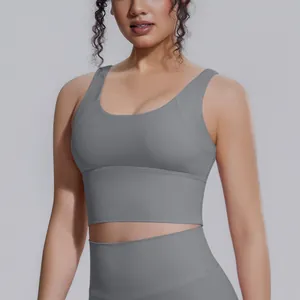 Dettaglio frontale del reggiseno sportivo grigio ad alto impatto per una vestibilità traspirante