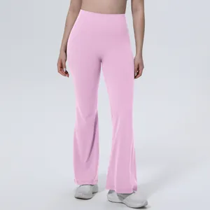 Vue de face d'un pantalon évasé rose à taille haute pour le fitness sur mannequin.