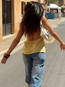 Top halter sexy giallo senza schienale per donna con un design minimalista in stile street
