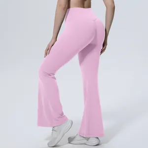 Vue arrière du pantalon de yoga évasé rose à taille haute avec design galbant