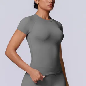 T-shirt sportiva premium grigia senza cuciture a maniche corte da donna per corsa e yoga