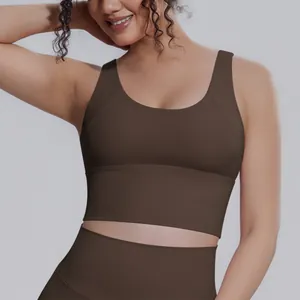 Vista dettagliata del reggiseno sportivo da yoga ad alto impatto in marrone caffè traspirante