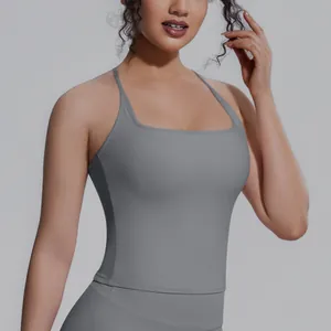 Nahaufnahme eines atmungsaktiven grauen Yoga-Tanktops mit modischem Karree-Ausschnitt.