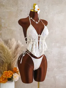 Witte bloemen tweedelige halterbikini set met pailletten en een zeester bedeltje