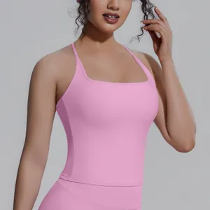 Detailansicht eines pinkfarbenen, atmungsaktiven Yoga-Tops für Fitness und Sport