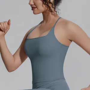 Seitenansicht eines graublauen atmungsaktiven Sport-Tops beim Training