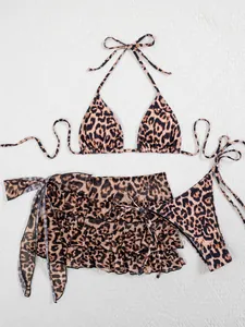 Ensemble bikini sexy trois pièces à motif léopard avec haut licou et mini-jupe à volants