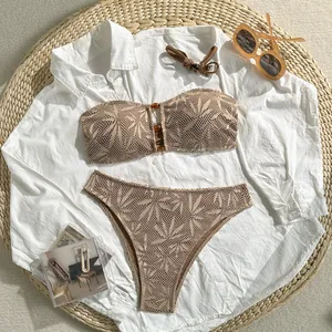 Set bikini all'uncinetto a vita alta con motivo a foglie e accessori per le vacanze