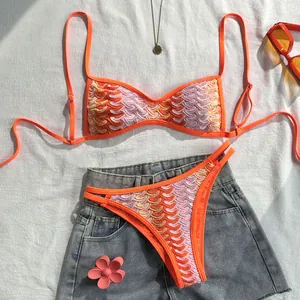 Boho-Häkel-Bikini in Orange mit Wellenmuster für den perfekten Sommerurlaub am Strand