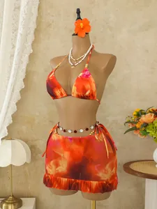 Driedelig bohemien bikinisetje met een oranje bloemenprint en een rokje met ruches