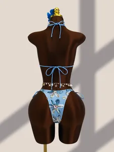 Vue arrière d'un bikini 3 pièces en mesh bleu clair avec broderie florale et sequins