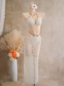Élégant ensemble bikini trois pièces en crochet blanc avec jupe longue à motif feuille
