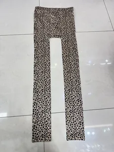 Detailed texture of leopard print digital print brushed leggings