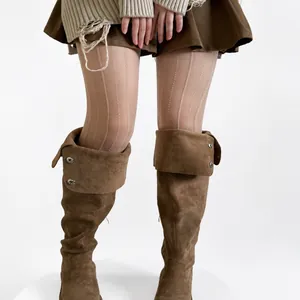 Collants fins vintage avec motifs jacquard à torsades verticales et points délicats