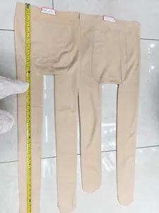 Vue arrière de leggings beiges épais à taille haute avec mesures
