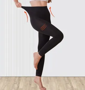 Vue détaillée des leggings thermiques noirs à taille haute avec tissu extensible