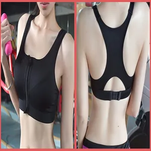 Vue détaillée du soutien-gorge de sport noir avec fermeture éclair et dos nageur