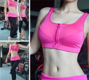 Gros plan d'un soutien-gorge de sport rose à fort impact avec fermeture éclair frontale