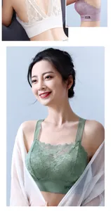 Detailansicht eines Damen-Spitzen-Bralettes mit Polstern und breiten elastischen Trägern
