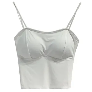 Canotta bianca senza cuciture con coppe imbottite integrate ed eleganti spalline sottili
