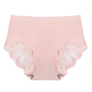 Elegante rosafarbene nahtlose Eisseiden-Slips für Damen mit zarten Spitzennetzeinsätzen