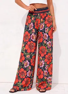 Vue détaillée du pantalon d'été imprimé floral à taille haute et à jambes larges.