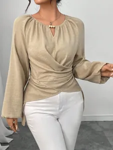 Elegantes beiges Wickeloberteil für Damen mit langen Ärmeln und Falten-Detail